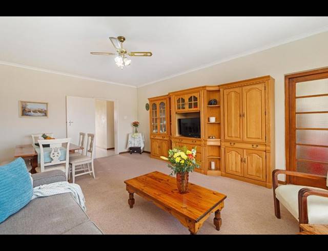 2 BEDROOM APARTMENT FOR SALE IN FISH HOEK